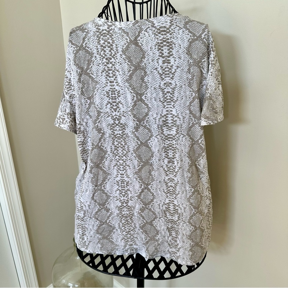 T.La Anthropologie Nwot Snake Print Flutter Short… - image 6